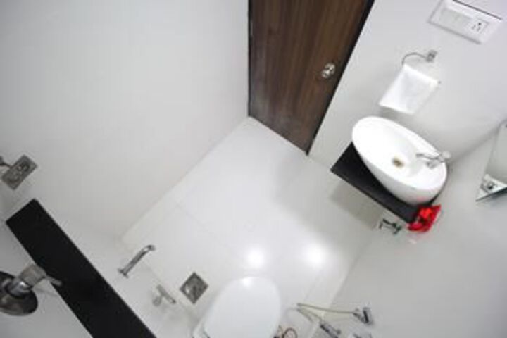 Room 3 of 28