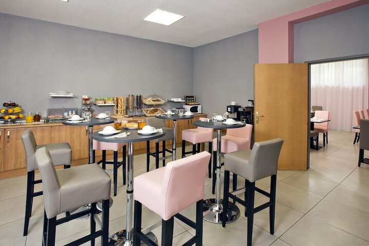Breakfast/Coffee Service 21 of 28