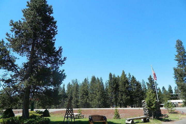 Property Grounds 34 of 37