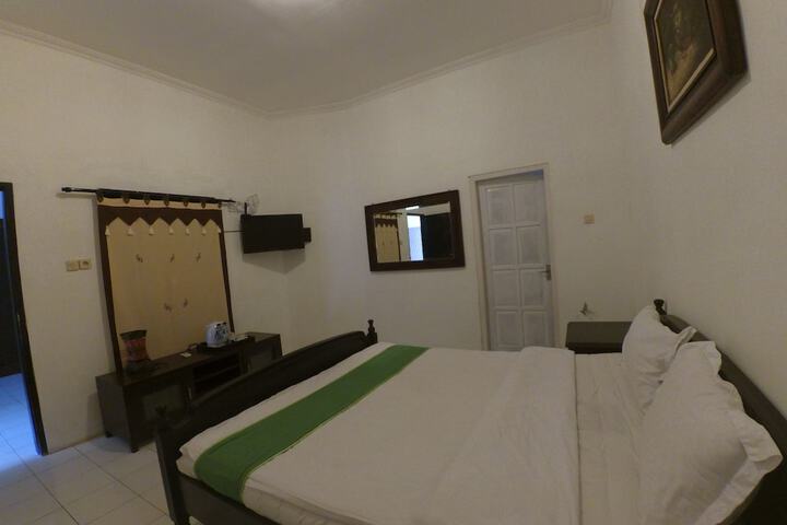 Room 13 of 39