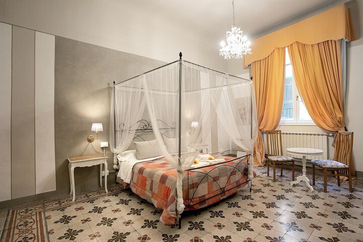 Room 8 of 21