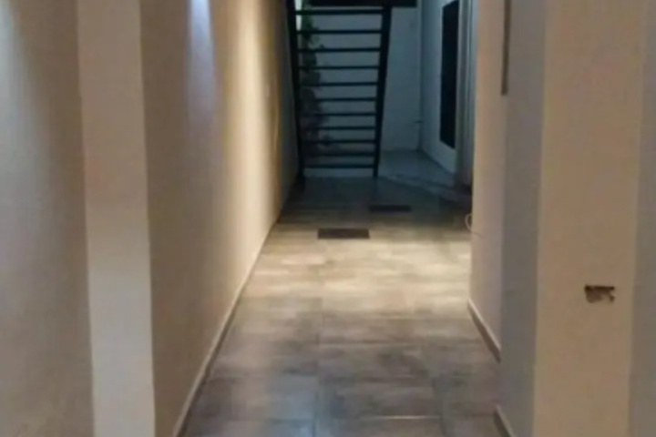 Room 9 of 16