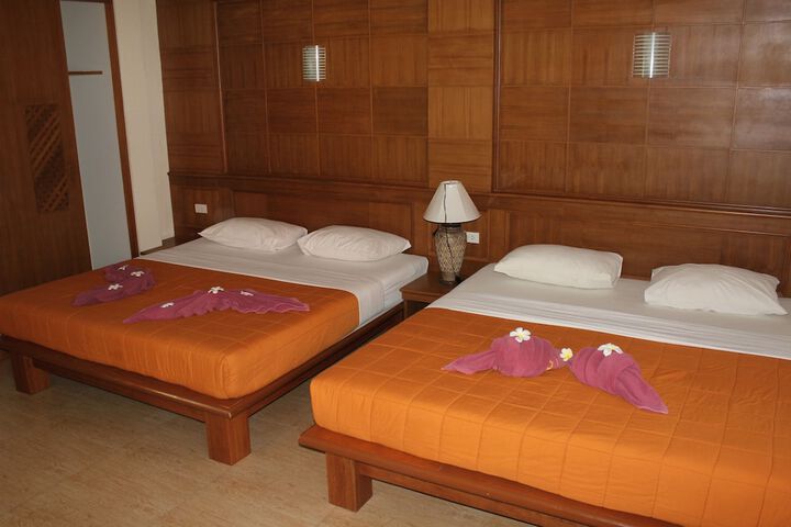 Room 6 of 100