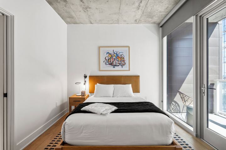 Room 115 of 860
