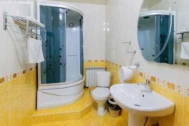 Room 9 of 12