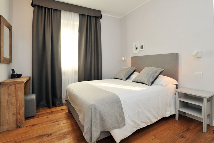 Room 33 of 61