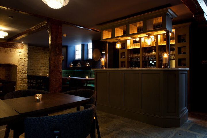 Lounge 43 of 49