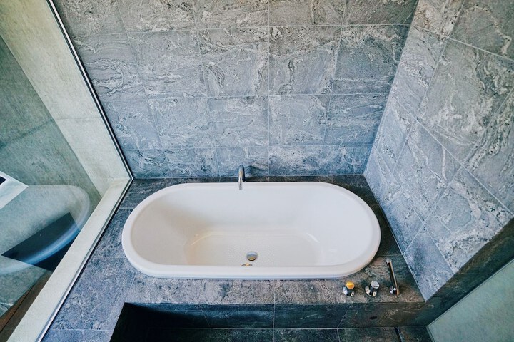 Room 27 of 93