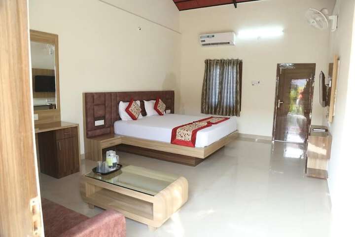 Room 4 of 32