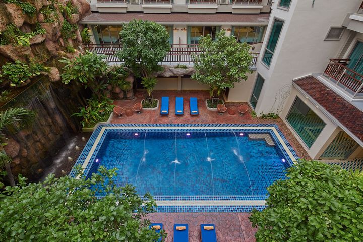 Pool Hotel