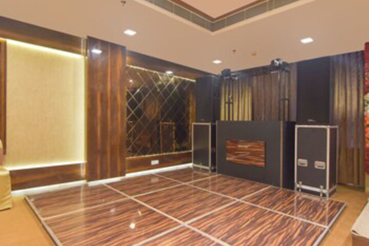 Ballroom/Hall 2 of 23