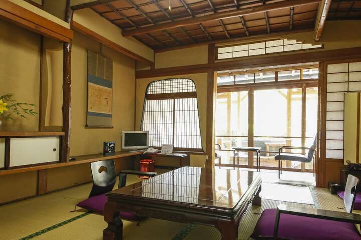 Room 7 of 44