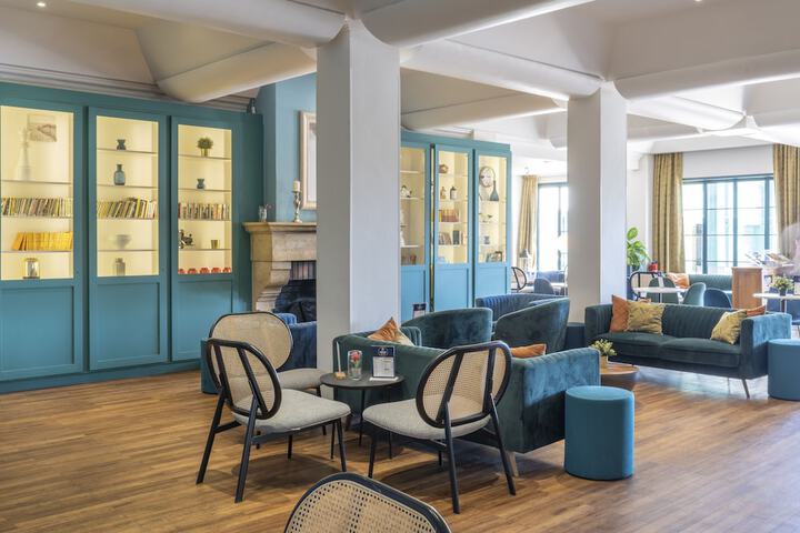 Entrance & Lobby