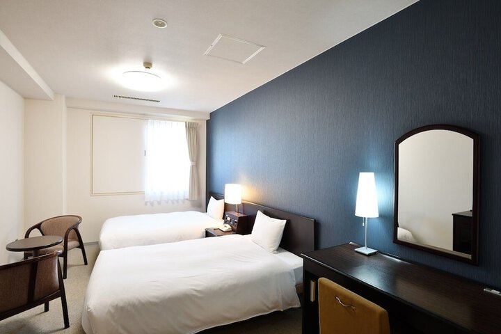 Room 8 of 16