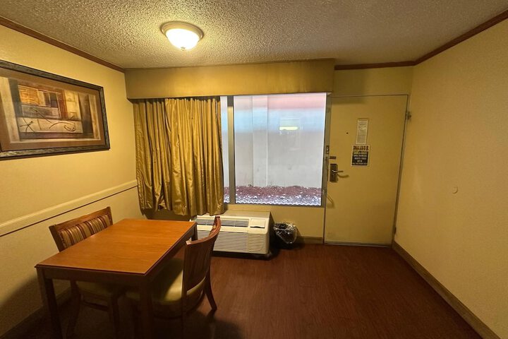 Room 34 of 86
