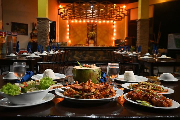 Dining 59 of 70