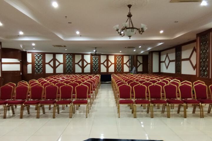 Ballroom/Hall 26 of 32