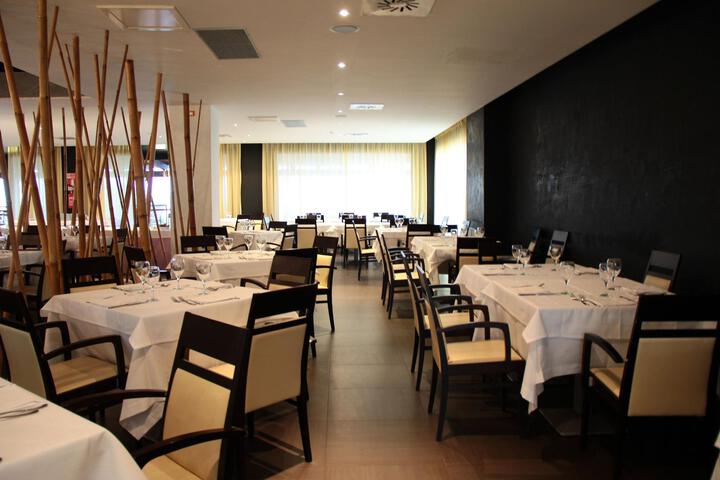 Dining 76 of 148