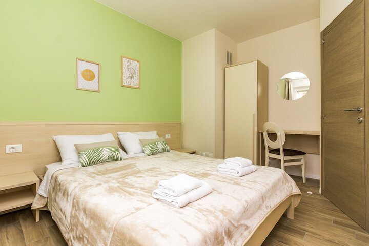 Room 6 of 186