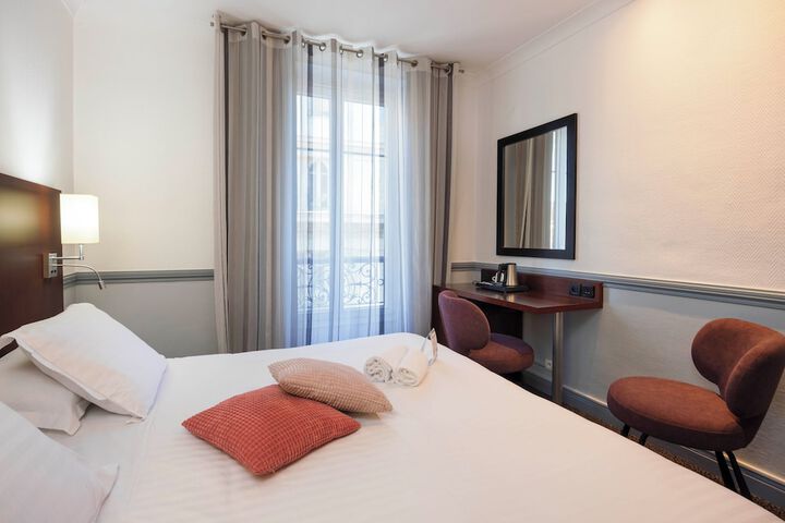 Room 32 of 84