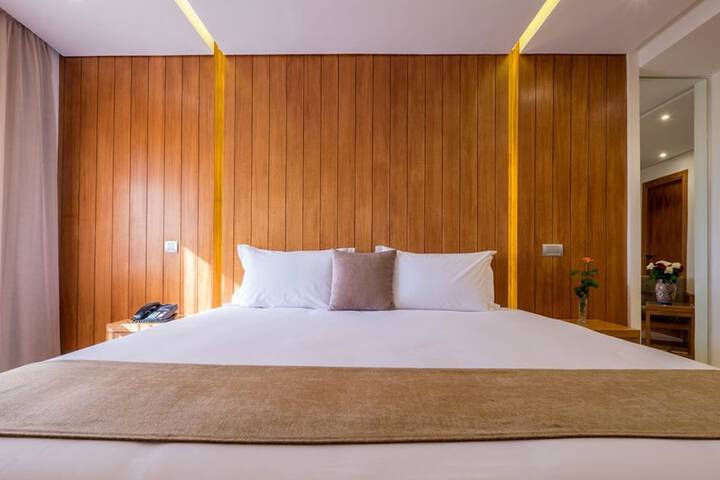 Room 4 of 33