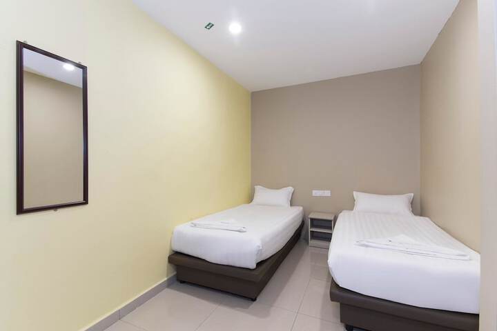 Room 9 of 39