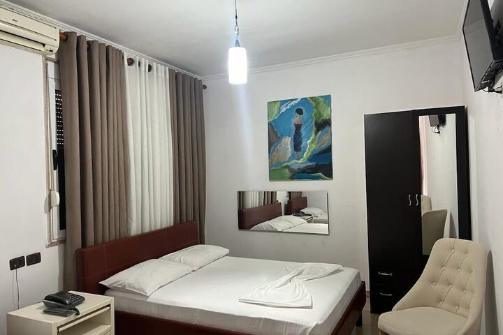 Room 12 of 21