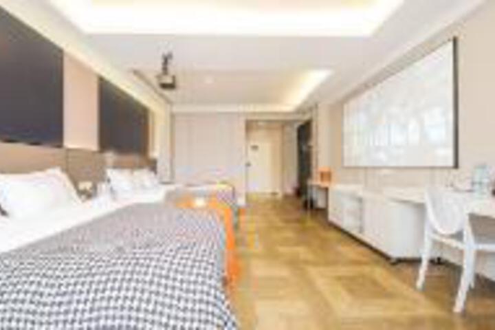 Room 21 of 23