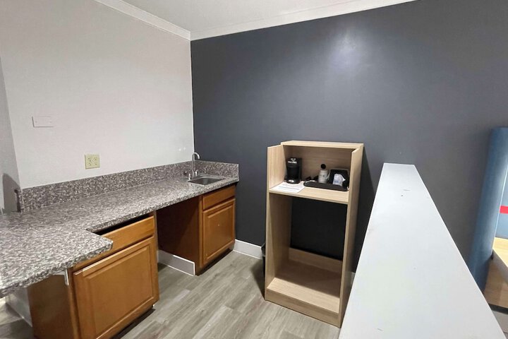 1 King Bed Microwave and Refrigerator Full Breakfast (21 of 23)