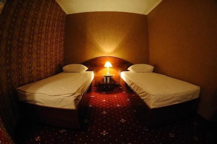 Room 10 of 40