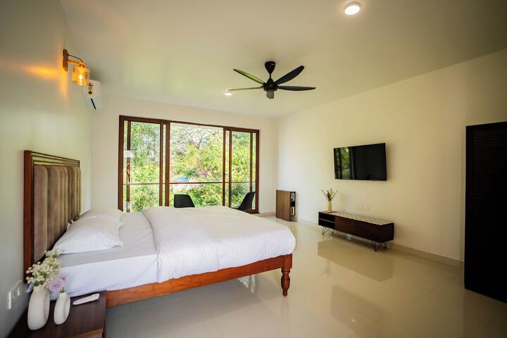 Room 8 of 30