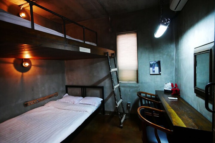 Room 30 of 47