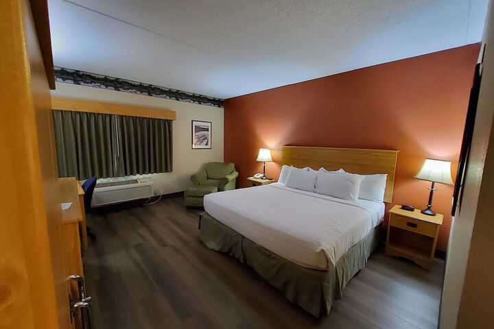1 King Bed (7 of 17)
