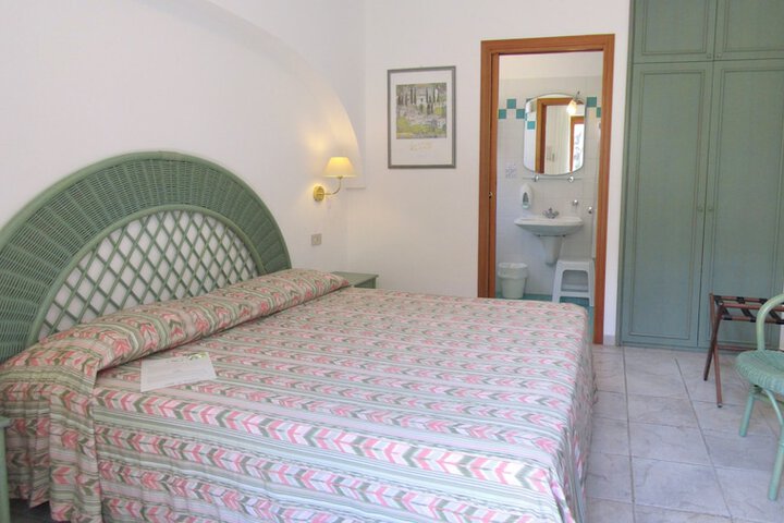Room 12 of 51