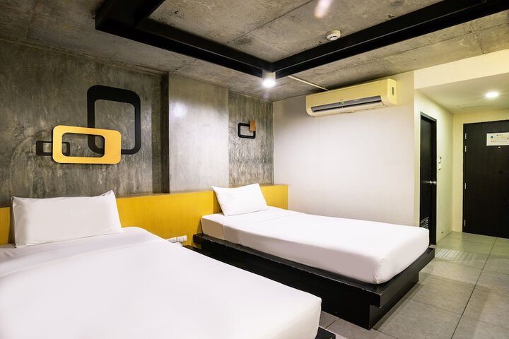 Room 19 of 34