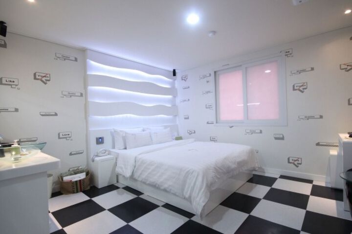Room 80 of 126