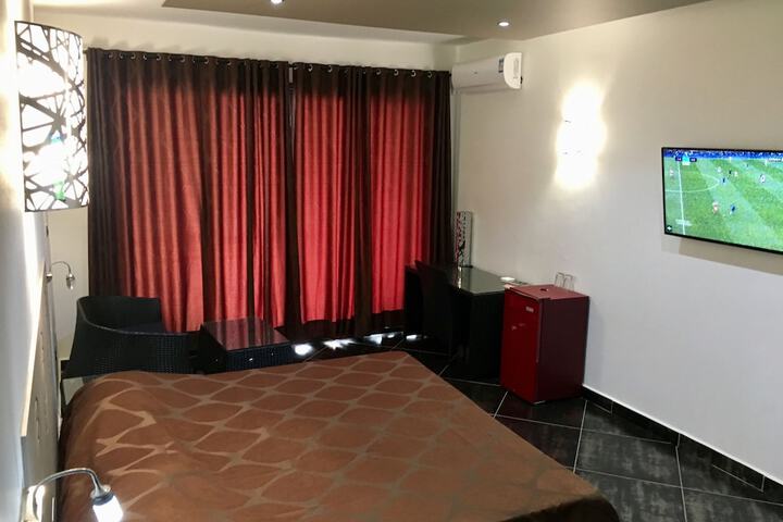 Room 6 of 90