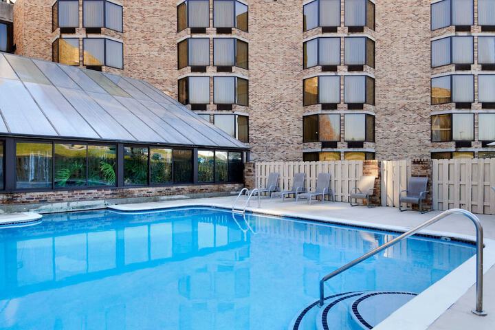 Pool 33 of 60