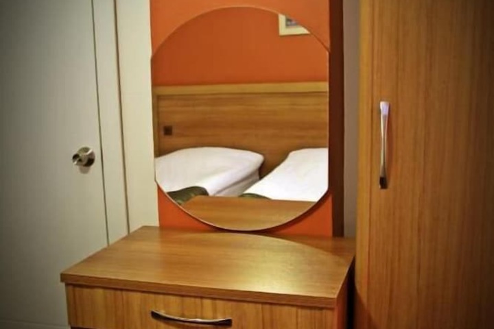 Room 4 of 28