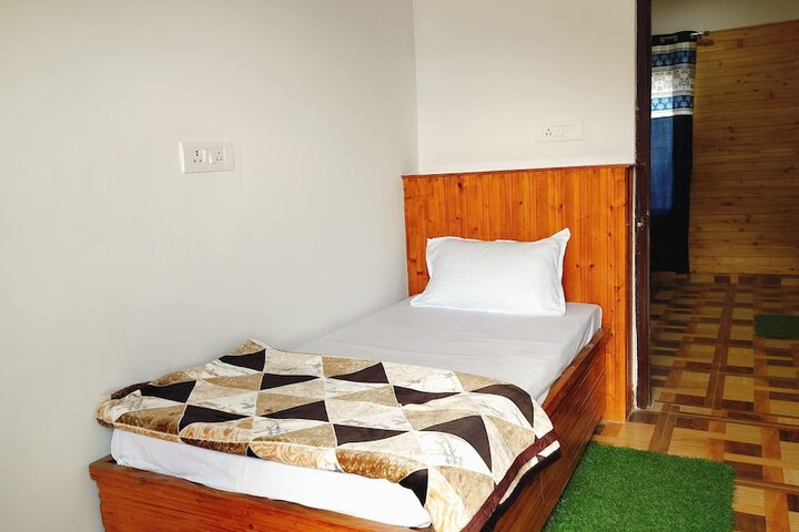 Room 28 of 34