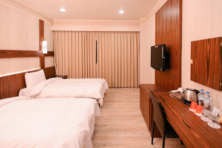 Room 42 of 67