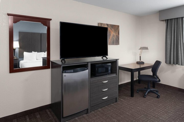 Room 14 of 33
