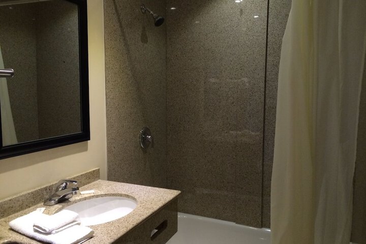 Room 5 of 10