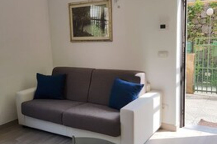 Room 9 of 16