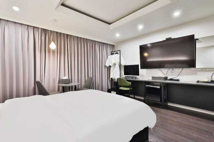 Room 13 of 44