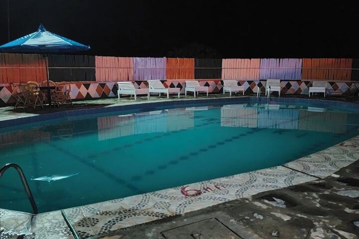 Pool 13 of 35