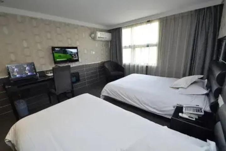 Room 4 of 9