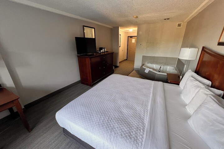1 King Bed (13 of 16)