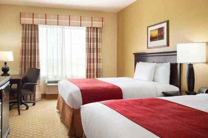 2 Queen Beds (3 of 5)