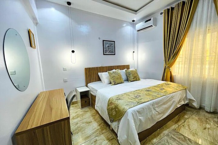 Room 3 of 47